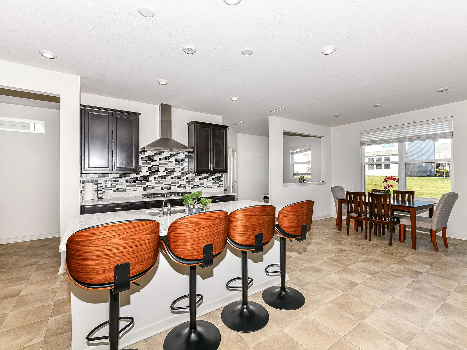 4 bed, 2.5 bath, 2795 sqft, $2,500 — Photo 4