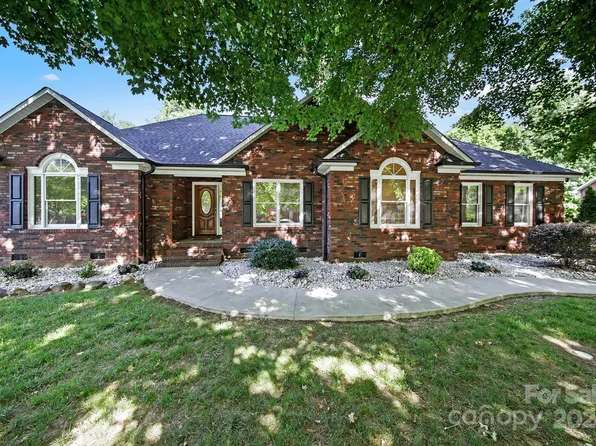 8261 Ferrell Pl, Harrisburg, NC 28075