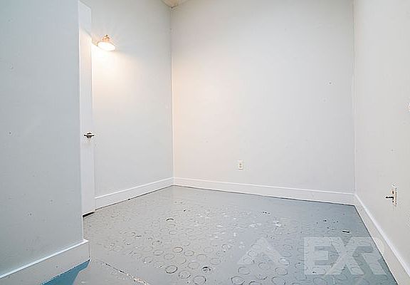 5th image of 619 Hancock St #9
