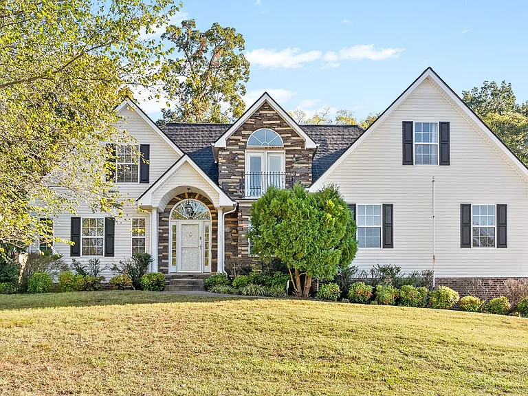 3487 Hickory Glen Dr — Photo 1