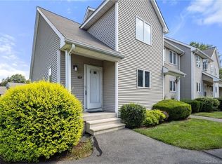 107 Sunrise Cir #107, Newington, CT 06111