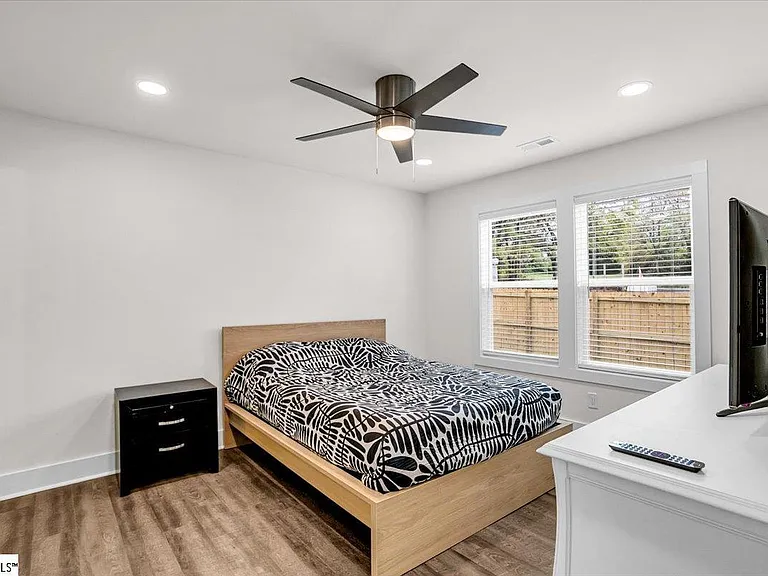 141 Baileyview St — Photo 18