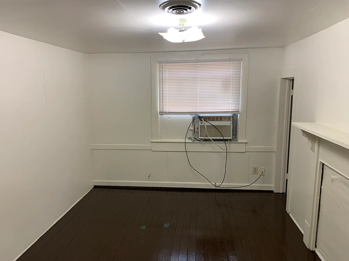 Building Photo - 2615 E Bessemer Ave #B