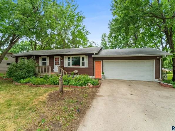 505 S 4th Ave, Brandon, SD 57005