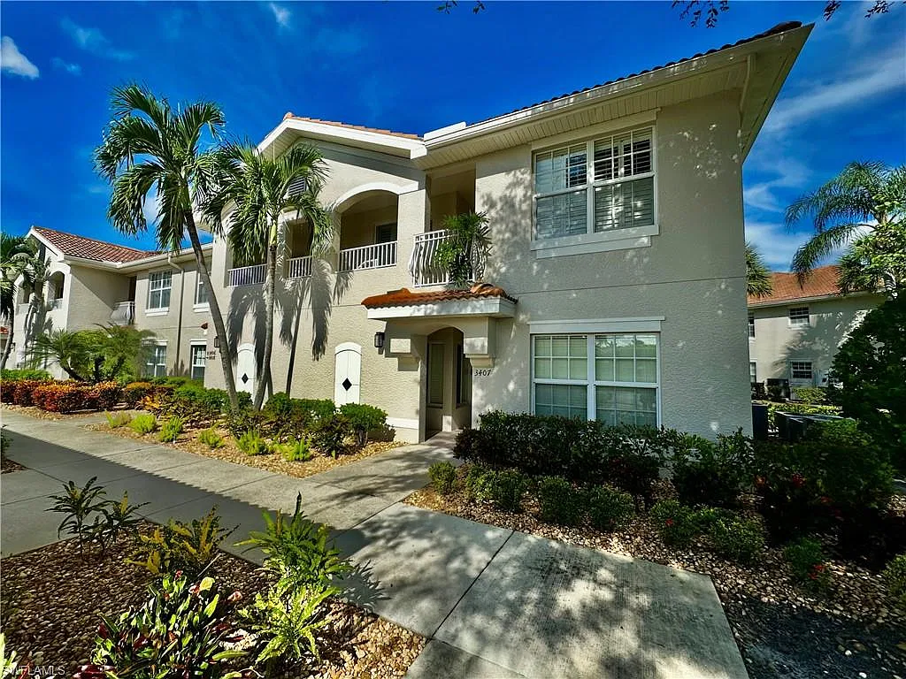 3 bed, 2.0 bath, 1383 sqft, $2,550 — Photo 2