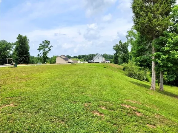 451-453 Aviators Pointe Pkwy, Eleanor, WV 25070