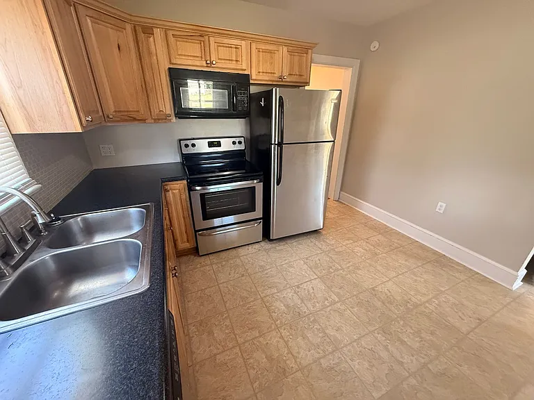 211 Hagan St — Photo 13
