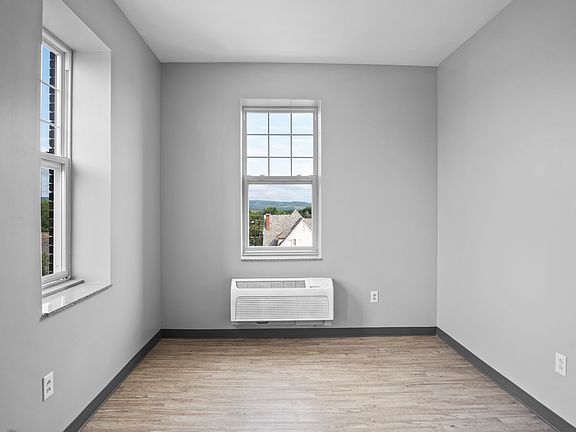 5th image of 17 W Ross St APT 206