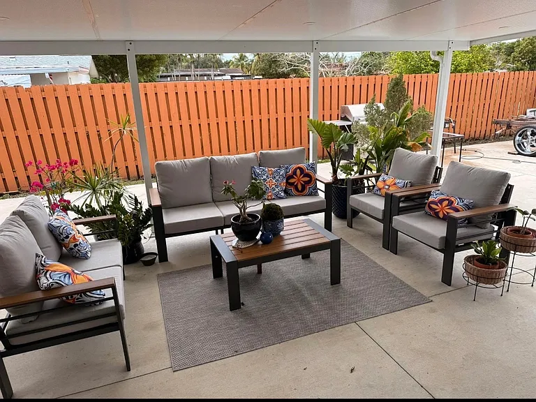 1701 SW 72nd Ct — Photo 2