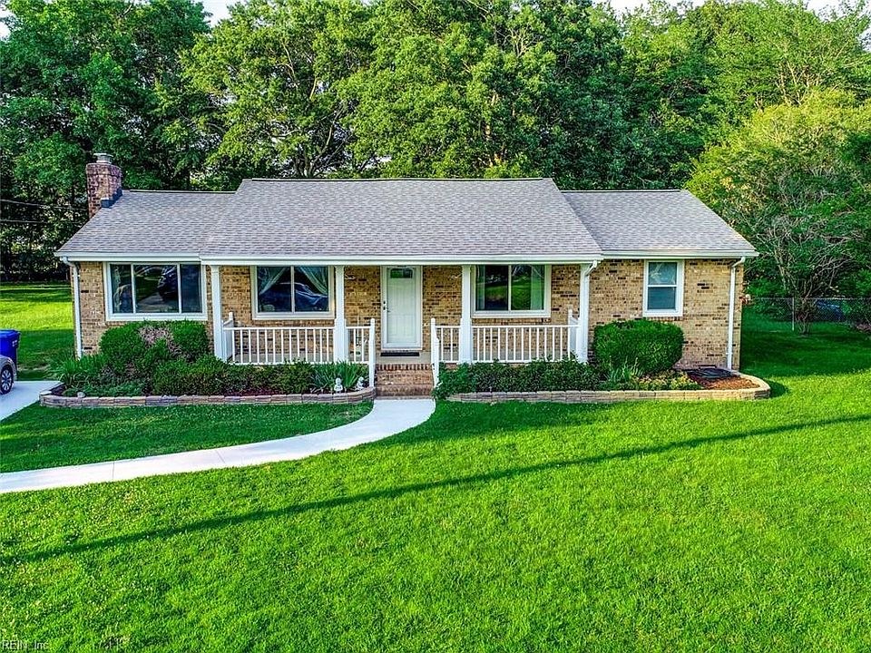 Pristine ranch on .71 acers in Northern Suffolk.