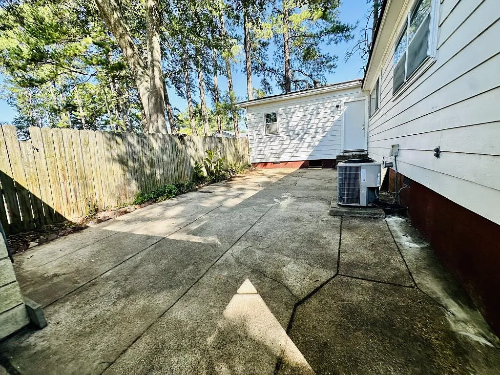 708 Cherry Ln — Photo 4