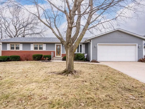2615 E 28th Ct, Davenport, IA 52803