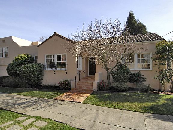  Large Welcoming Rockridge Home
