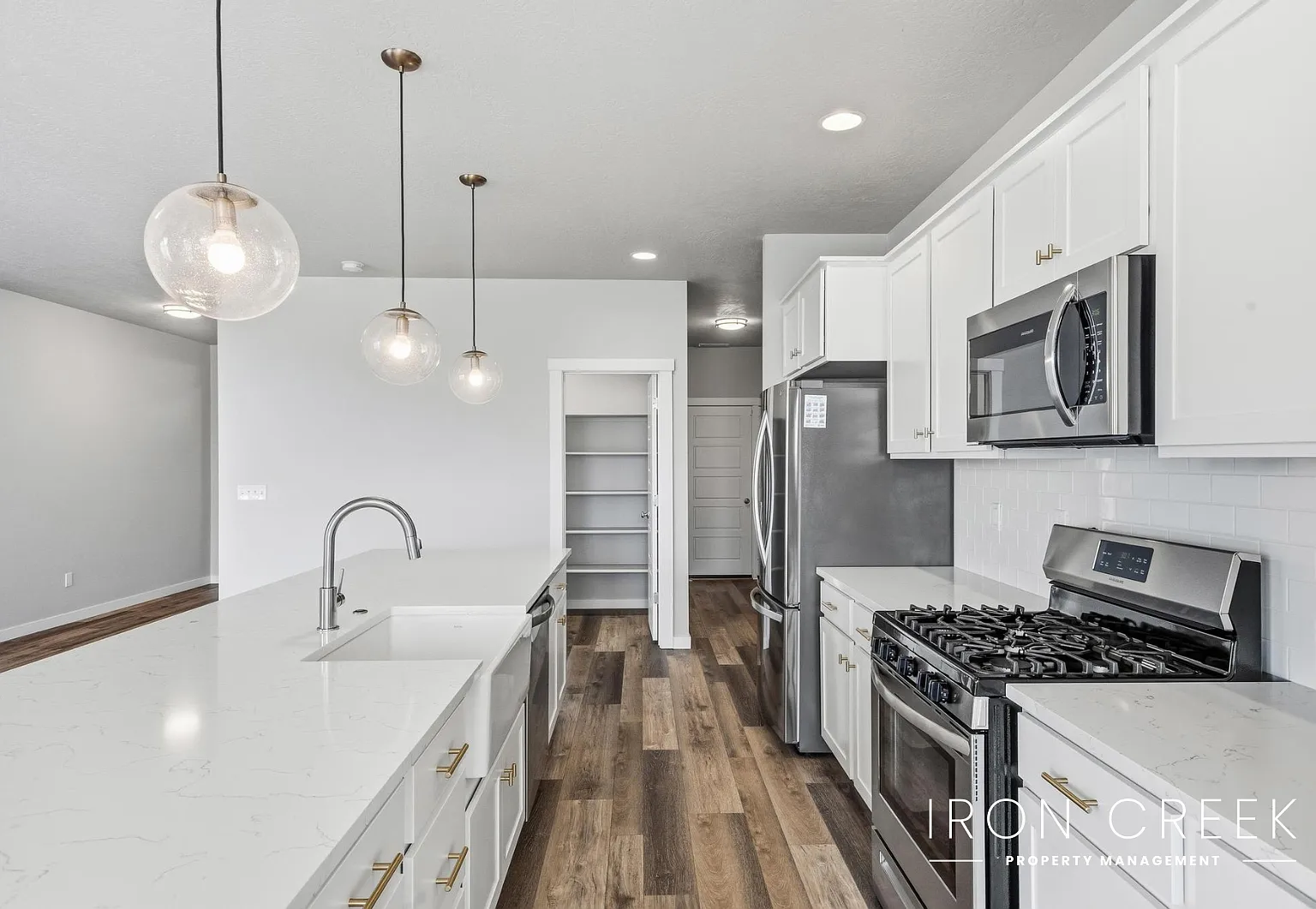 4 bed, 2359 sqft, $2,800 — Photo 4