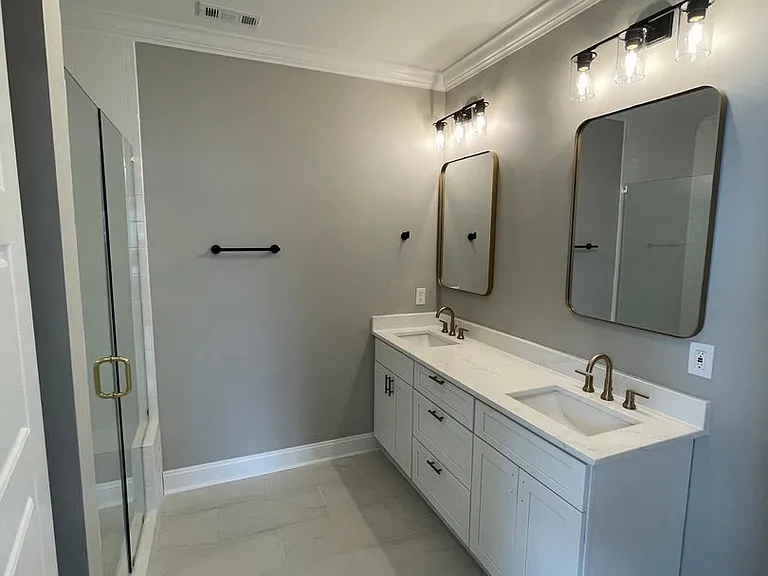 625 E 3rd St #11 — Photo 20