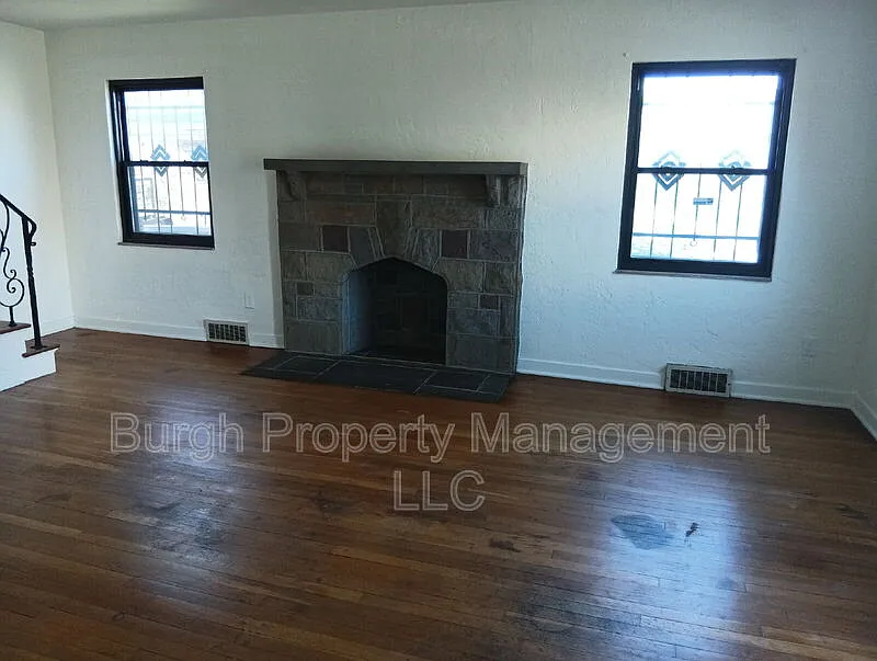 2 bed, 1.0 bath, 1180 sqft, $1,299 — Photo 3