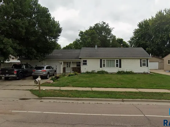 3109 E 12th St, Sioux Falls, SD 57103