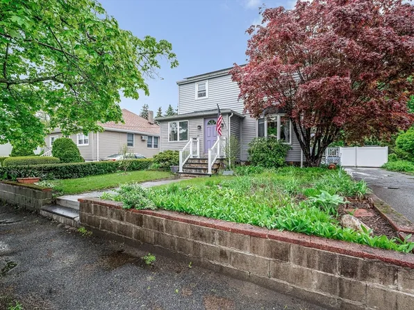 44 Dudley St, Saugus, MA 01906