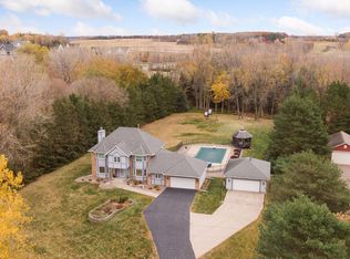 5535 Garden Dr, Woodbury, MN 55129