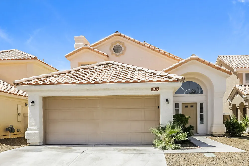 4 bed, 3.0 bath, 1870 sqft, $2,470 — Photo 1