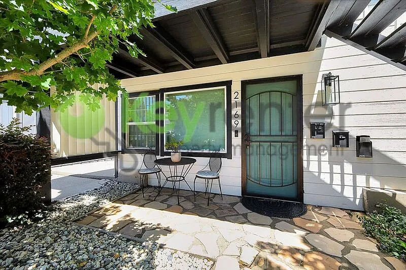 3 bed, 1.0 bath, 900 sqft, $2,750 — Photo 2