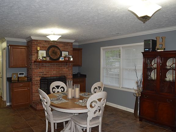 Dining area w/ fireplace 