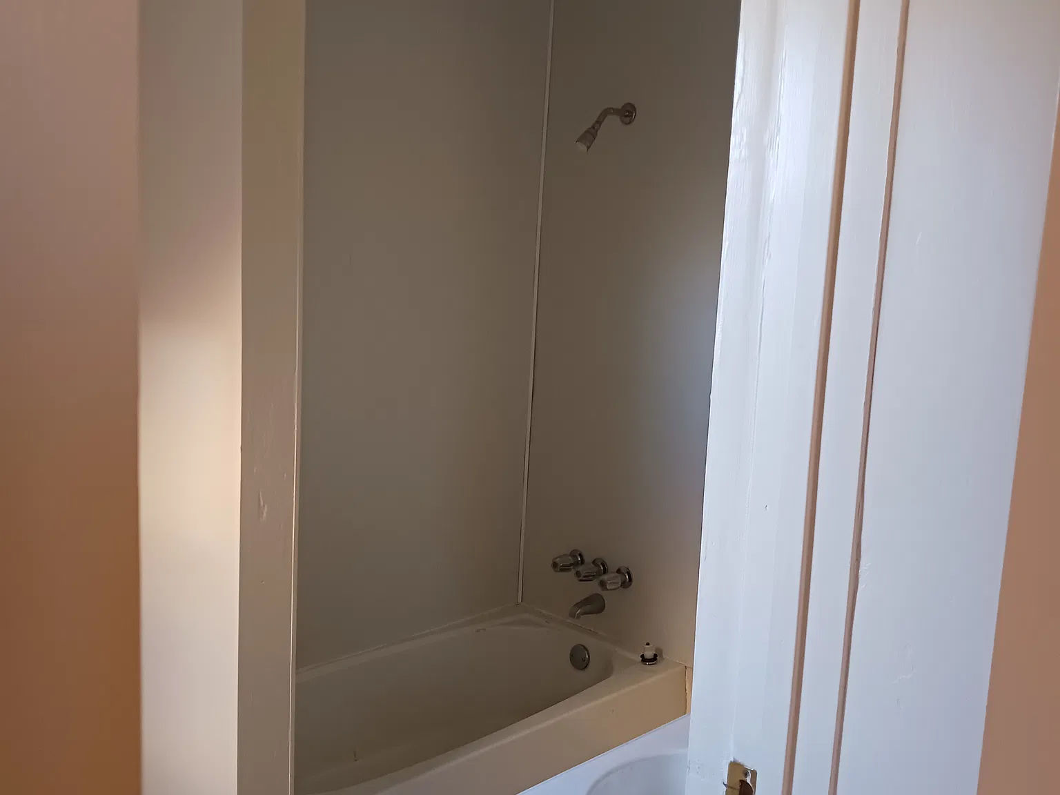 4 bed, 2.5 bath, 1400 sqft, $1,600 — Photo 4