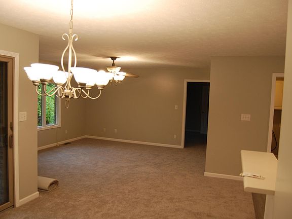 4th image of 707 S Stoney Brook Dr