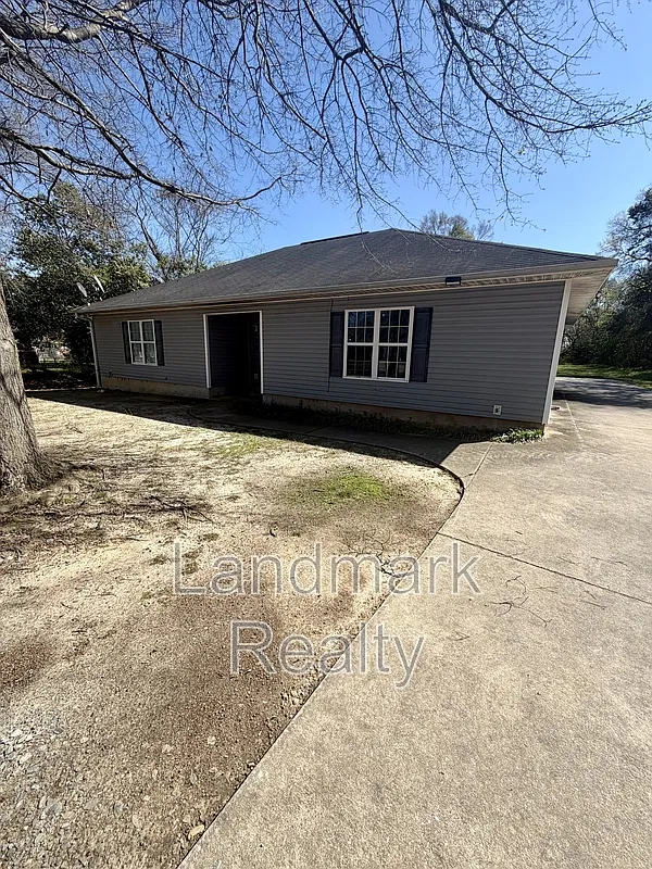 1 bed, 1.0 bath, 438 sqft, $715 — Photo 3
