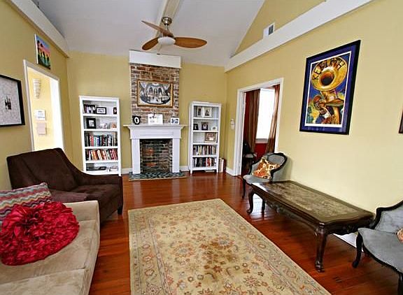 3rd image of 733 Hidalgo St