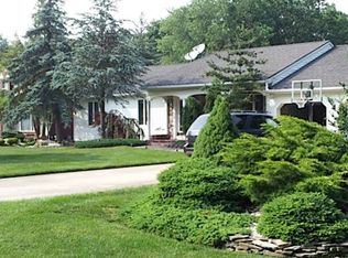 19 Arbach Ln, Manalapan, NJ