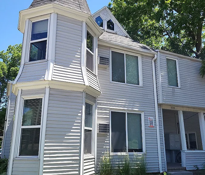 328 N Dubuque St #3 — Photo 1