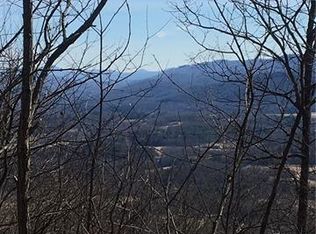 95 Bobcat Lair Dr, Mills River, NC 28759