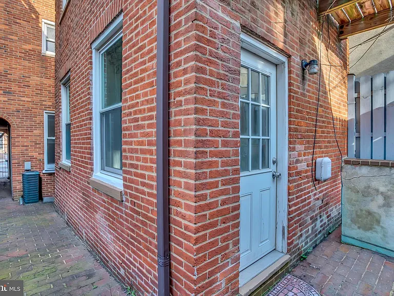 805 S Charles St — Photo 33