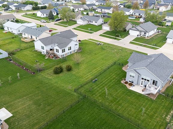 5th image of Robinwood Ln