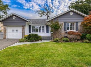 2205 Merokee Pl, Bellmore, NY 11710