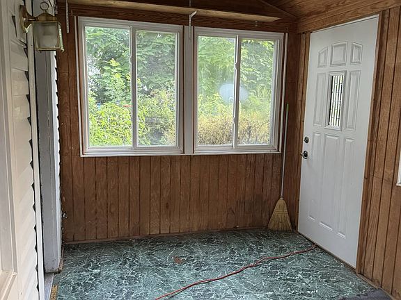 5th image of 982 Colgate Rd