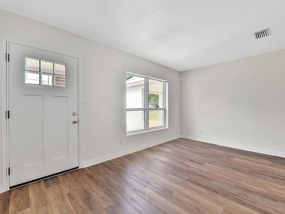 3rd image of 5202 Shirley Ave