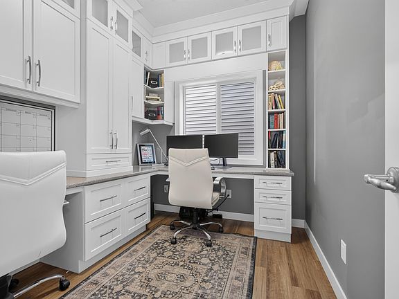 5th image of 3256 Winspear Cres SW