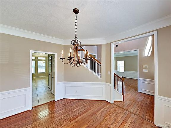 5th image of 6823 Bickham Ln
