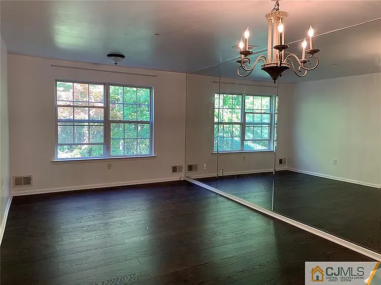 213 Prestwick Way — Photo 4
