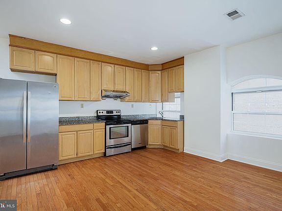 5th image of 926 Race St #8B
