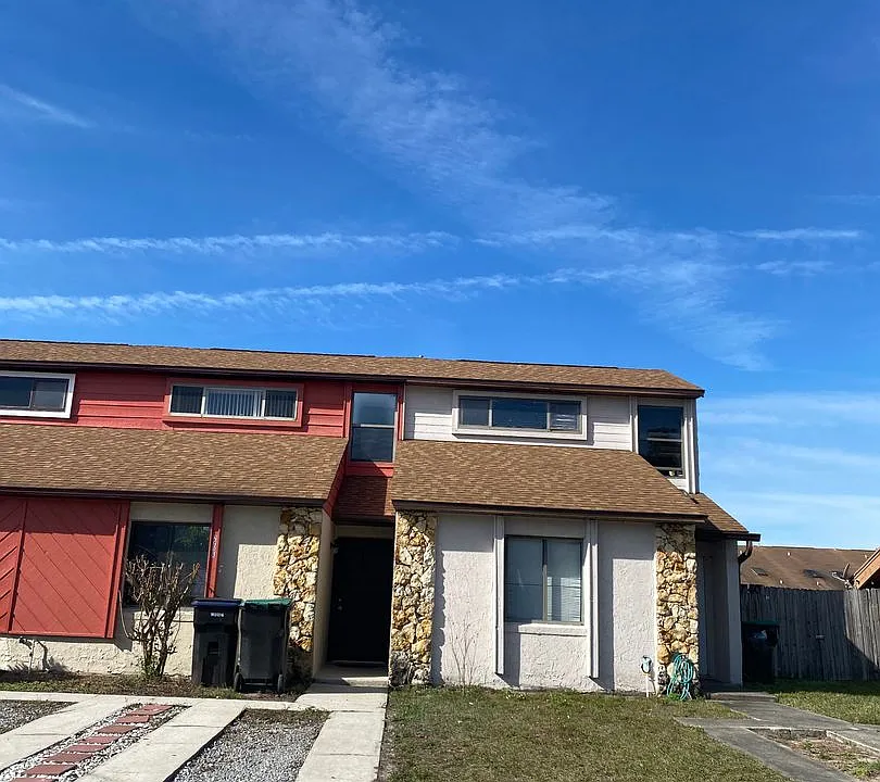 2738 Hunt Club Ln
