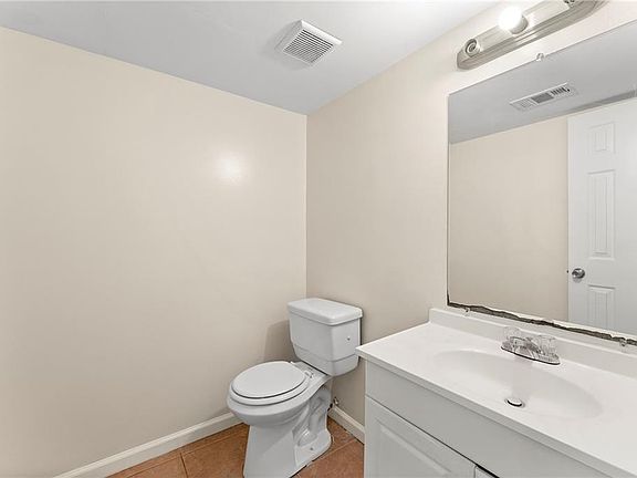 4th image of 2128 Fairway Ct SE