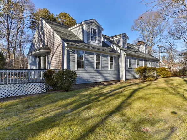 1057 Phinneys Lane, Centerville, MA 02632