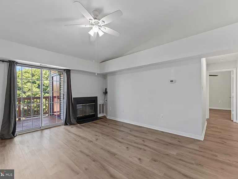 6901 Victoria Dr #I — Photo 7