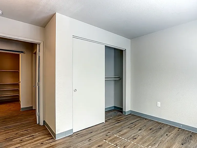 800 N G St — Photo 6