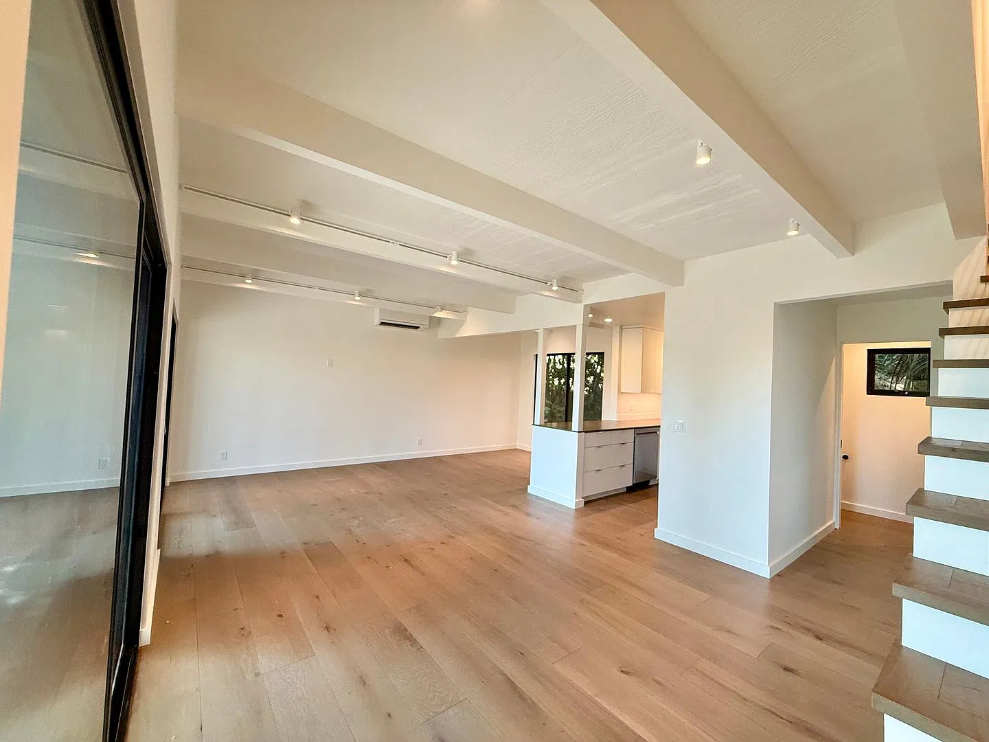 518 E. Islay Street — Photo 3