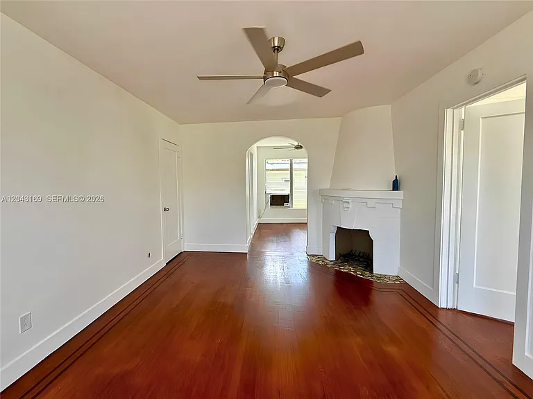 641 10th St #7 — Photo 2