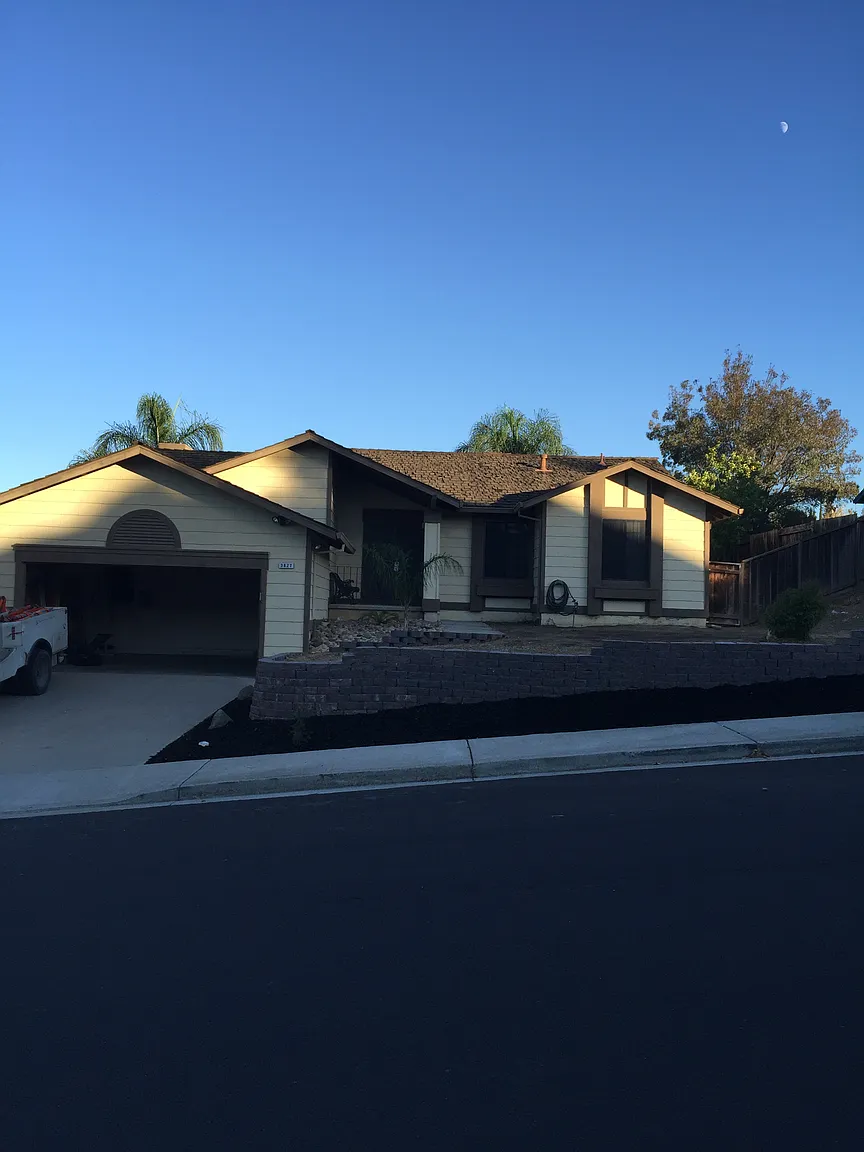 3827 Hummingbird Dr photo 1